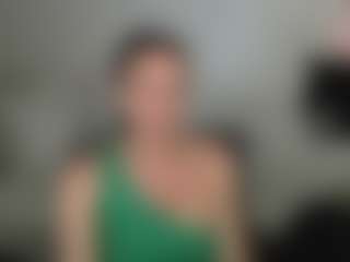 Live cam show with Carlalicious - Smoking on madthumbs