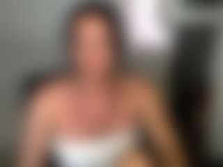 Carlalicious MILF webcam performer live streaming