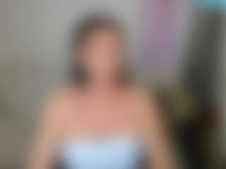 Live cam show with Carlalicious - Tease MILF on StripNow