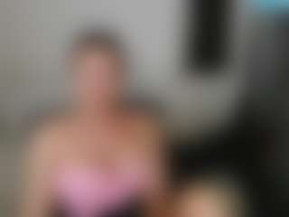 Carlalicious MILF webcam performer live streaming