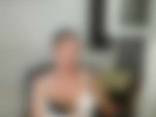 Carlalicious MILF webcam performer live streaming