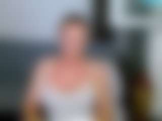 Live cam show with Carlalicious - Living Room on Camsoda