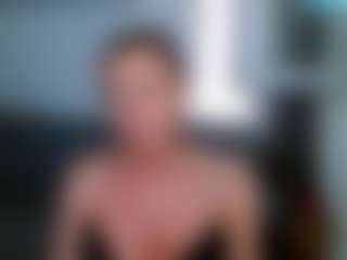 Live cam show with Carlalicious - Cosplay MILF on Instabang