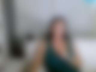 Live cam show with Carlalicious - Living Room on Camiplay Live