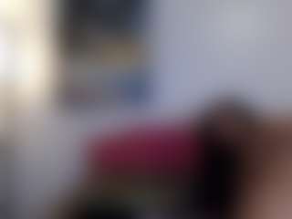 Live cam show with Chanellipsx - Bedroom MILF on Dolls Live