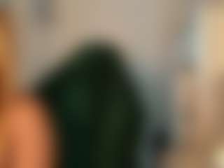 Live cam show with Butterfly Booty - Curvy Teen (18+) on UwU Esports
