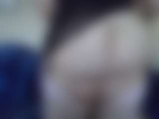 PrettyPennyLayne MILF webcam performer live streaming