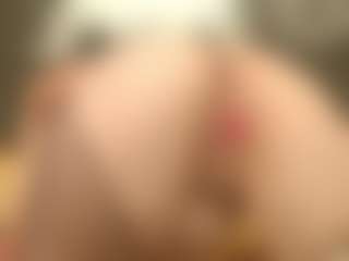 Live cam show with ErickaLee - Bedroom MILF on Camsoda