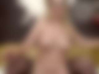 ErickaLee MILF webcam performer live streaming