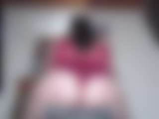 squiirtmachine MILF webcam performer live streaming