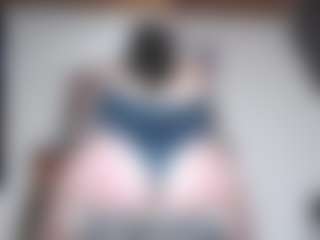 Live cam show with squiirtmachine - Shaved Pussy on madthumbs