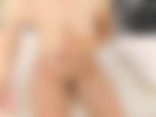 Live cam show with Maryelle - Shaved Pussy on CamwithHer