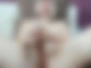 Live cam show with katlea - Bedroom MILF on AdultVida.com