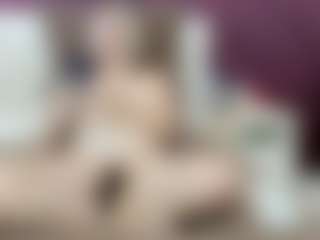 Live cam show with katlea - Middle Aged on Camsoda