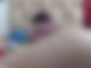 Live cam show with Ammy - Bedroom MILF on SpunkLive