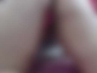 Live cam show with Ammy - Curvy MILF on Camsoda