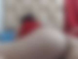 Ammy MILF webcam performer live streaming
