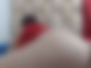 Live cam show with Ammy - Bedroom MILF on Dare Cams
