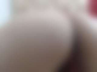 Ammy MILF webcam performer live streaming
