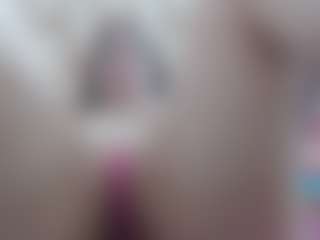 Live cam show with Ammy - Moan on StripNow