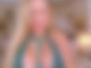 Live cam show with Celeste - Bedroom on Fit Hotties