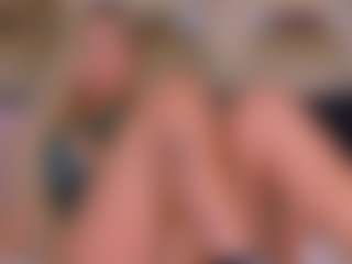 Live cam show with Celeste - MILF on livesuperchat.net
