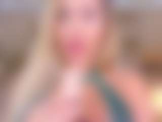 Live cam show with Celeste - Curvy on Camsoda