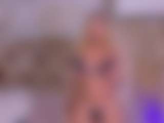 Live cam show with Celeste - Shaved Pussy on Milfs Live