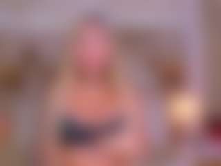 Live cam show with Celeste - Athletic MILF on eurowanks.com