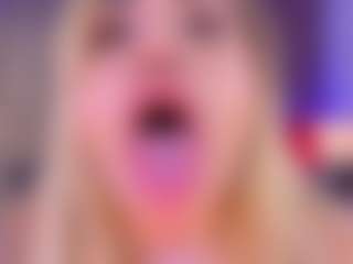 Performer in webcam MILF Celeste in streaming live