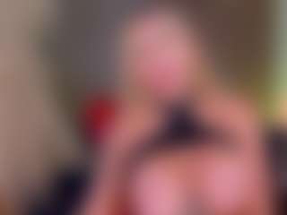 Celeste MILF webcam performer live streaming