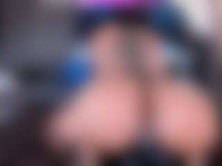 Live cam show with anthoneladoll - Strip on Camsoda