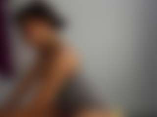 Live cam show with mollyybloom - Nipples on Camming Site