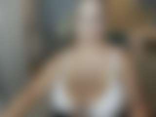 Rach MILF webcam performer live streaming