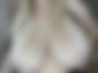 Live cam show with Rach - Blonde Hair on AdultVida.com