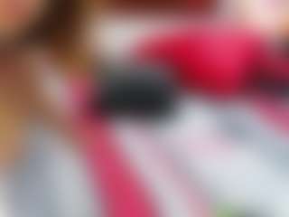 Live cam show with Amy Honney - Shaved Pussy on SpunkLive