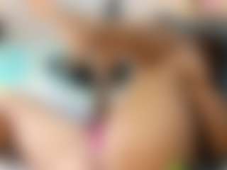 Live cam show with Amy Honney - Strip on Gym Cam Girls