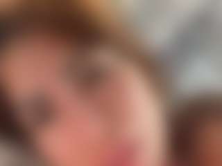 Pokaz na żywo z Amy Honney - Tease Big Tits na Camsoda