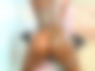 Live cam show with msfitqueen - Living Room on livesuperchat.net