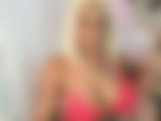 Live cam show with msfitqueen - Living Room on Cam Slut