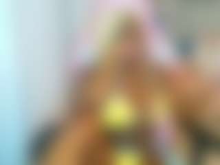 Live cam show with msfitqueen - Bedroom Ebony on Dolls Live