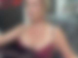 Live cam show with newlisa2018 - Shaved Pussy on fapnchat