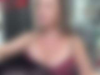 newlisa2018 MILF webcam performer live streaming