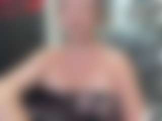 Live cam show with newlisa2018 - Shaved Pussy MILF on alttransgirls