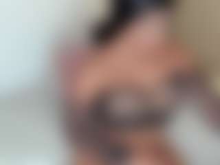 Live cam show with julycorreax - Brown Hair on xDating