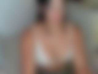 Live cam show with julycorreax - Brown Hair on boobsie.com