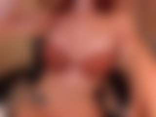 Live cam show with Mia Farrell - Shaved Pussy on TeamSkeetLive