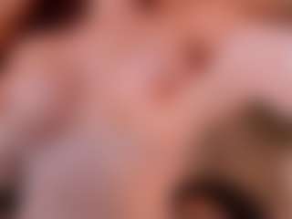Live cam show with Mia Farrell - Camel Toe on Milf Play