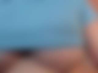 Live cam show with Mia Farrell - Average on madthumbs