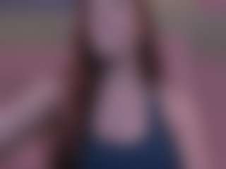 Live cam show with Mia Farrell - Average on Camiplay Live